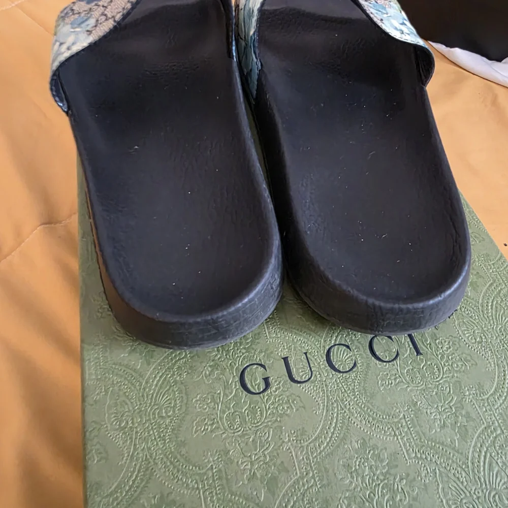 Authentic Gucci Floral Slide Sandals - Picture 2 of 8